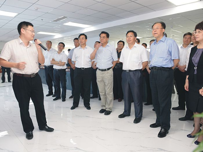 安徽省委常委、合肥市委書記吳存榮，合肥市黨政代表團(tuán)一行蒞臨我集團(tuán)參觀考察